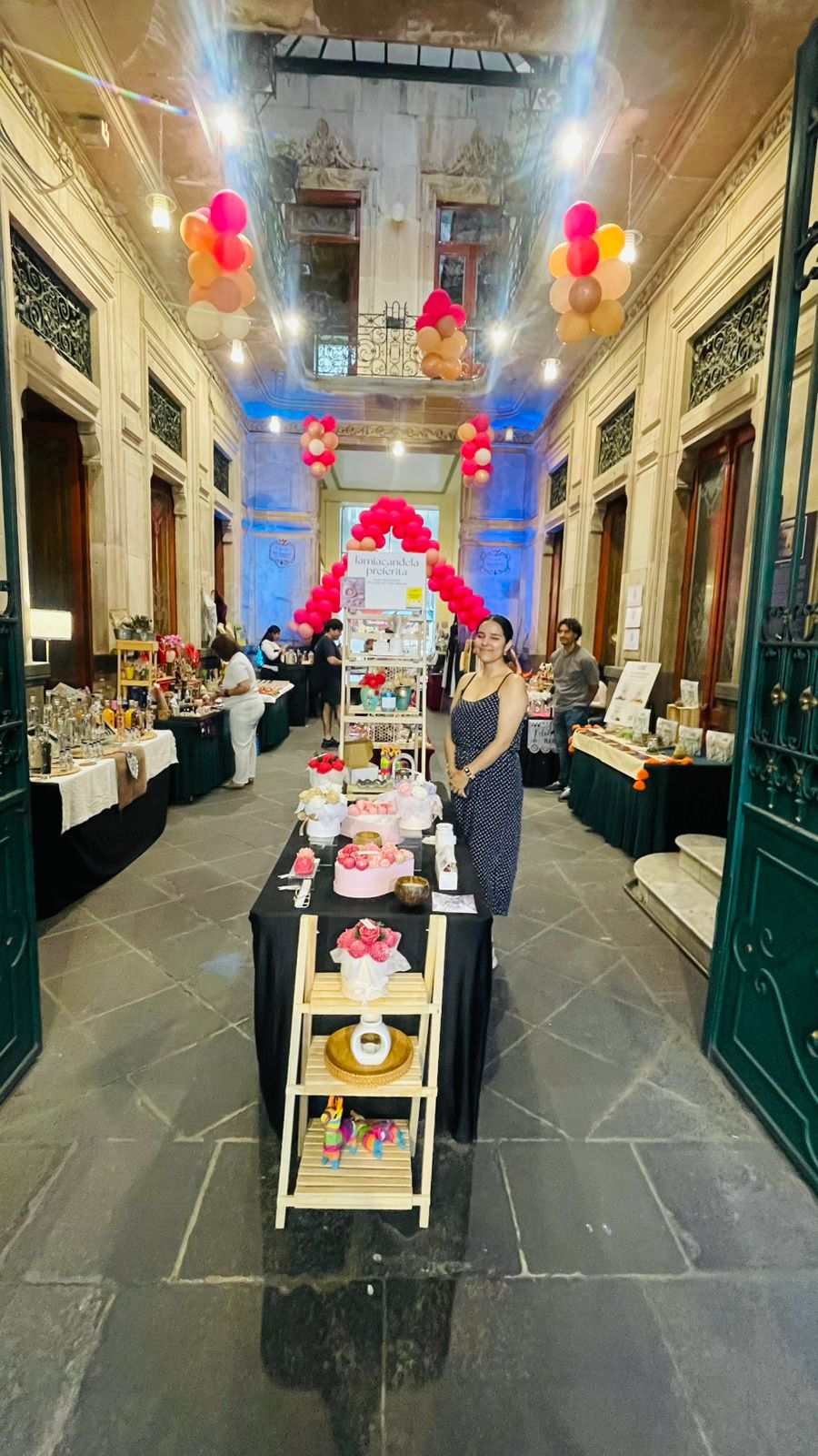 Montaje del mercado en Casa de los Ángeles